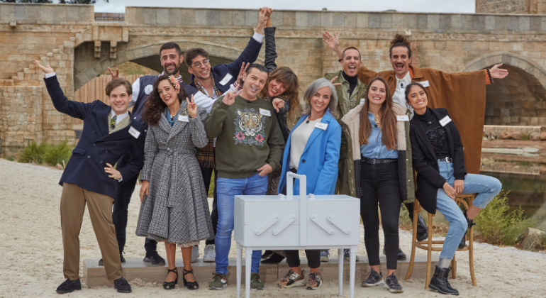 Jurado y participantes de Maestros de la costura en Puy du Fou España
